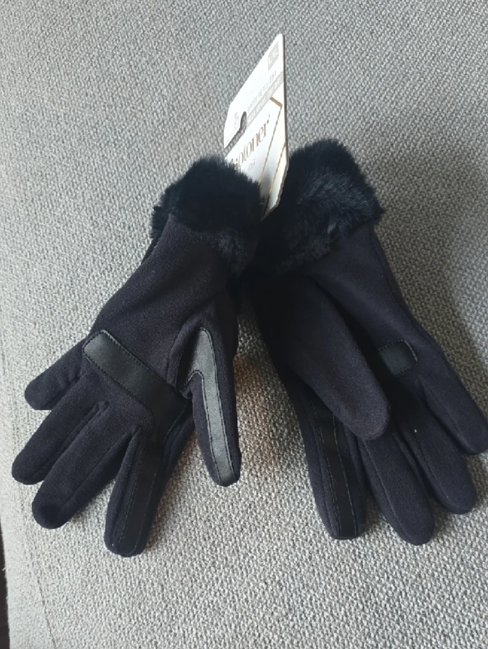 Water Repellant isotoner Black Faux-Fur Cuff Women's Gloves - Picture 4 of 4